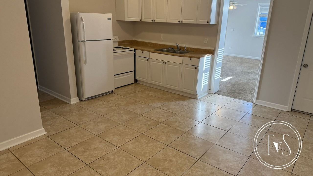 807 Bowden St - Photo 2 of 15