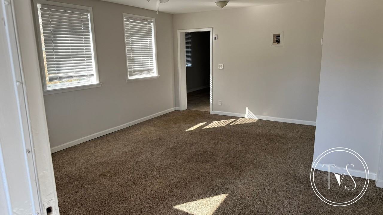 807 Bowden St - Photo 7 of 15