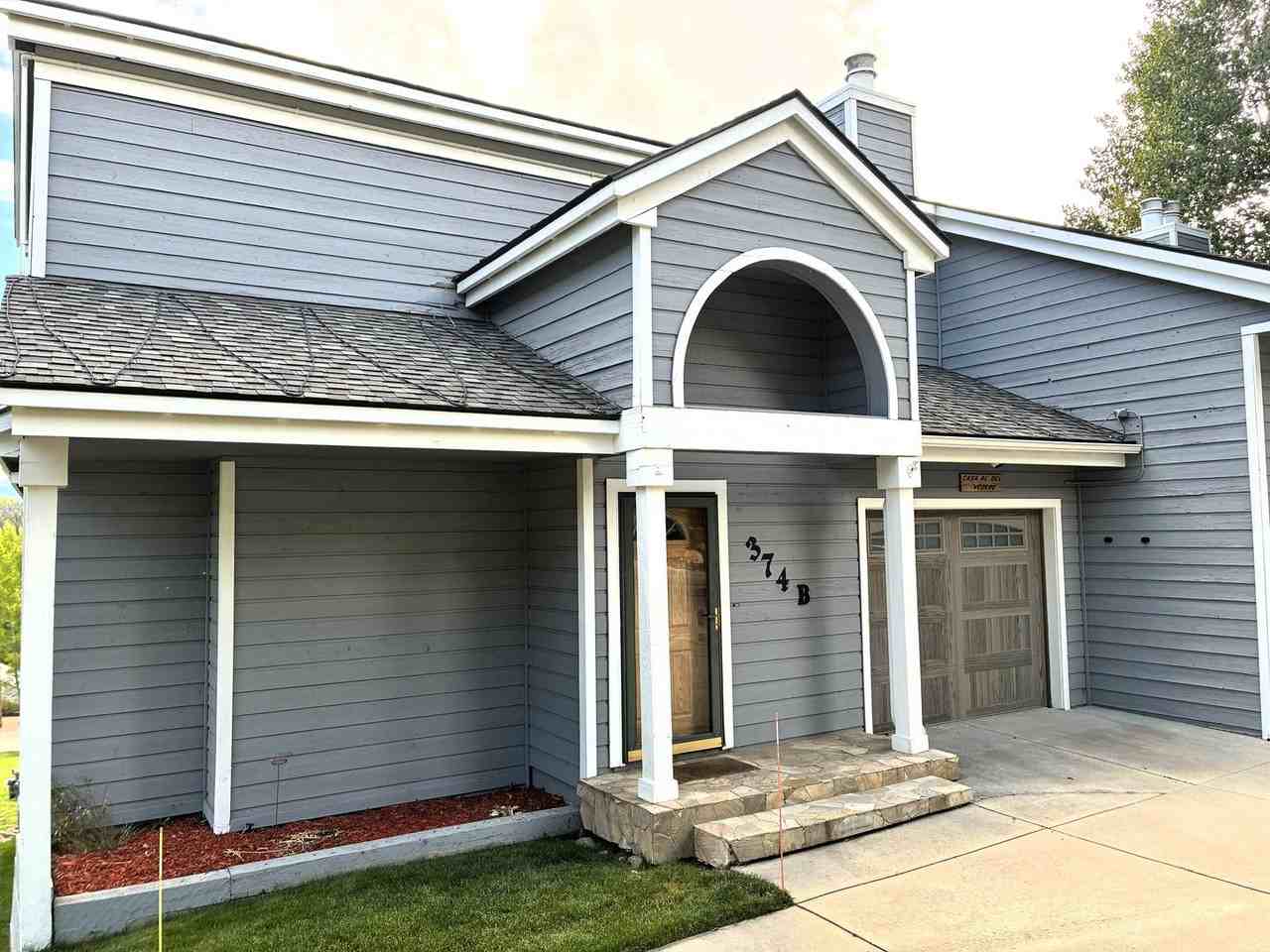 374 Ensign Dr Unit B - Photo 2 of 50