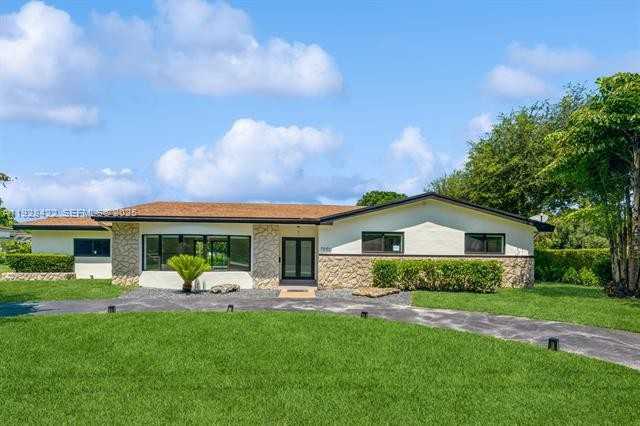 7001 Sw 126th St - Photo 4 of 35