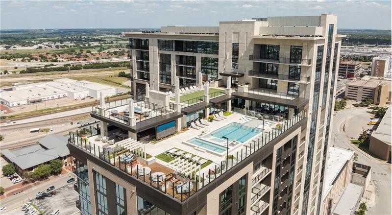 968 Commerce St - Photo 5 of 36