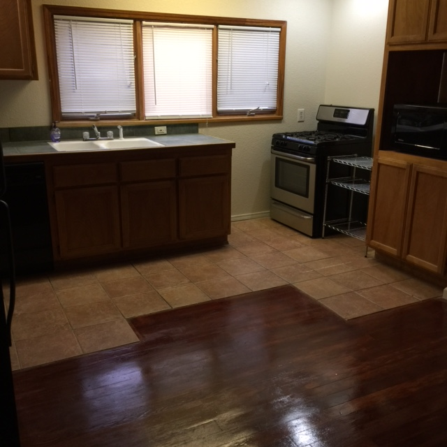 1222 Hobart St - Photo 6 of 27