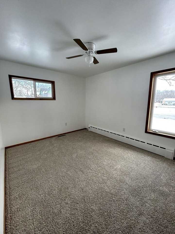 108 1st Ave Sw - Photo 4 of 9