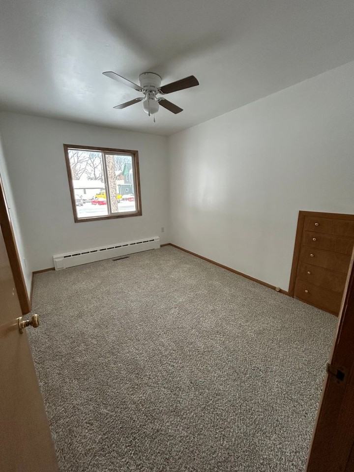 108 1st Ave Sw - Photo 5 of 9