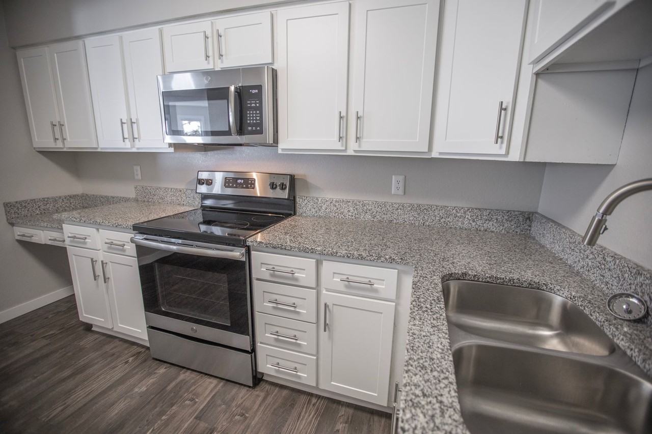 Bristol Village Apartments - Photo 4 of 23