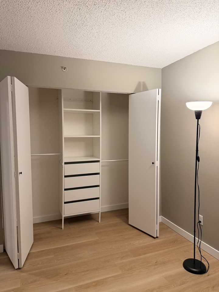 1060 Alberni St #503 - Photo 5 of 10