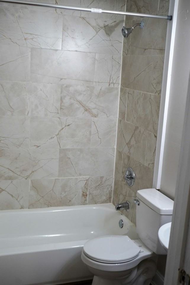 545 S Green St - Photo 2 of 15