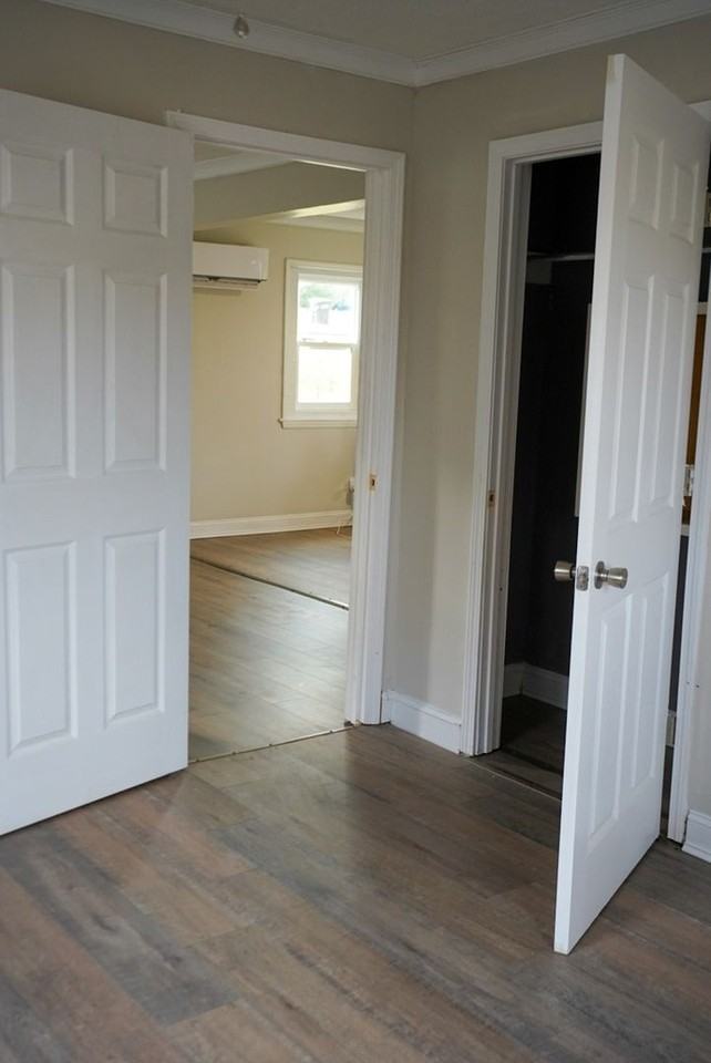 545 S Green St - Photo 6 of 15