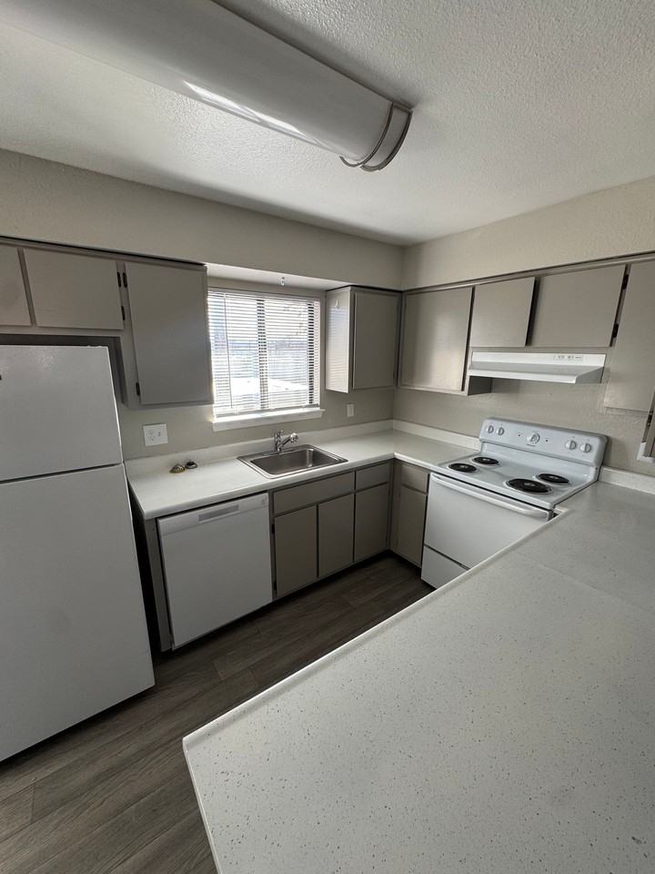 Aztec Manor - Photo 4 of 25