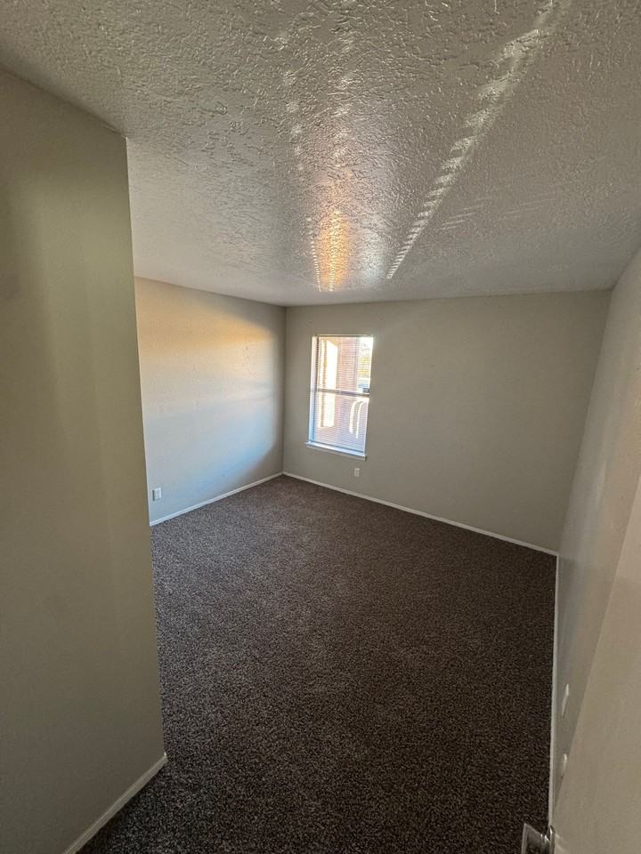 Aztec Manor - Photo 5 of 25