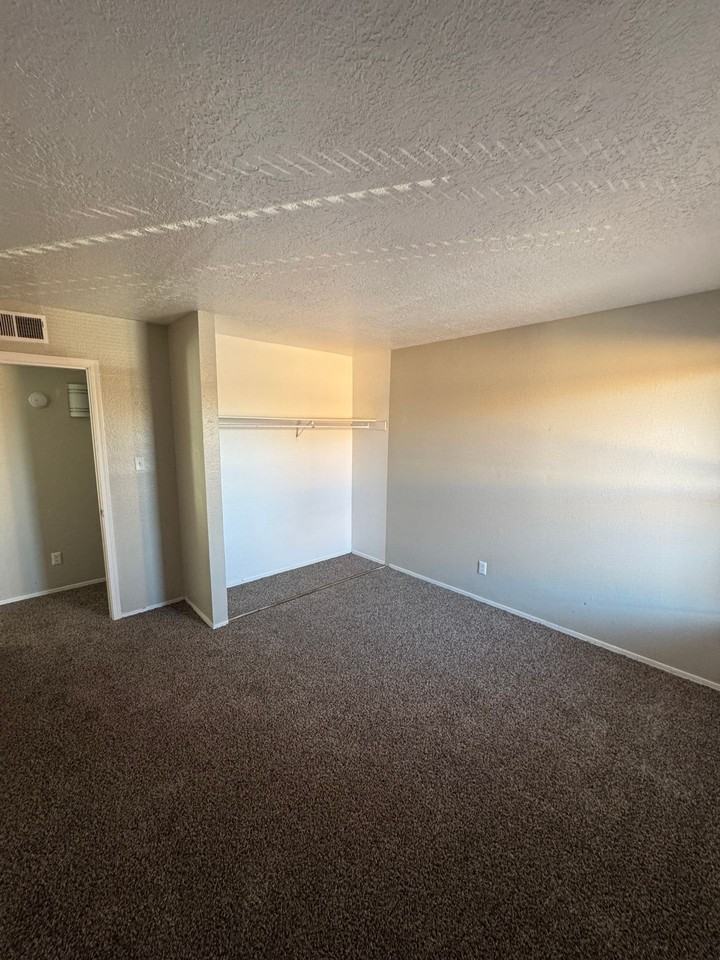 Aztec Manor - Photo 6 of 25