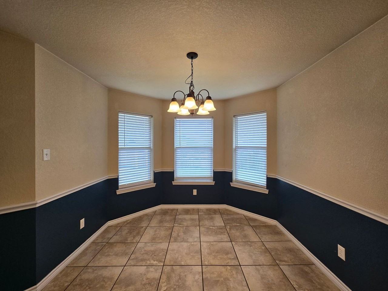 701 Atlas Ave - Photo 5 of 29