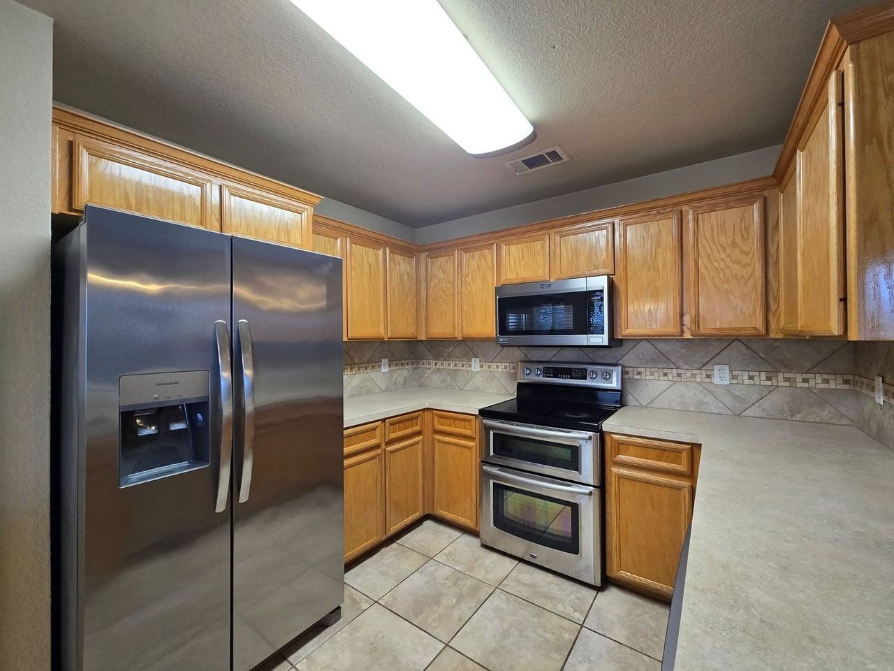 701 Atlas Ave - Photo 7 of 29