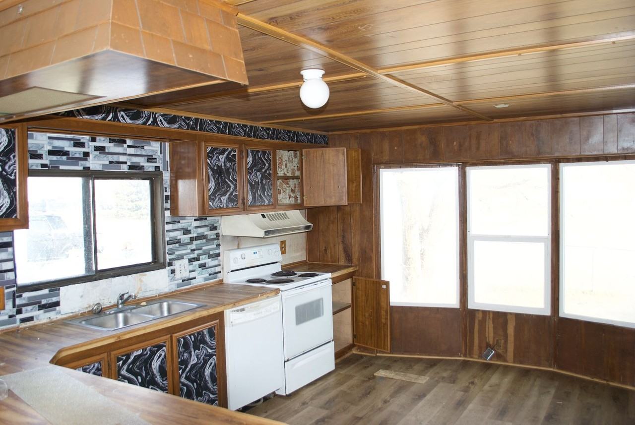 900 Eve Dr - Photo 2 of 2