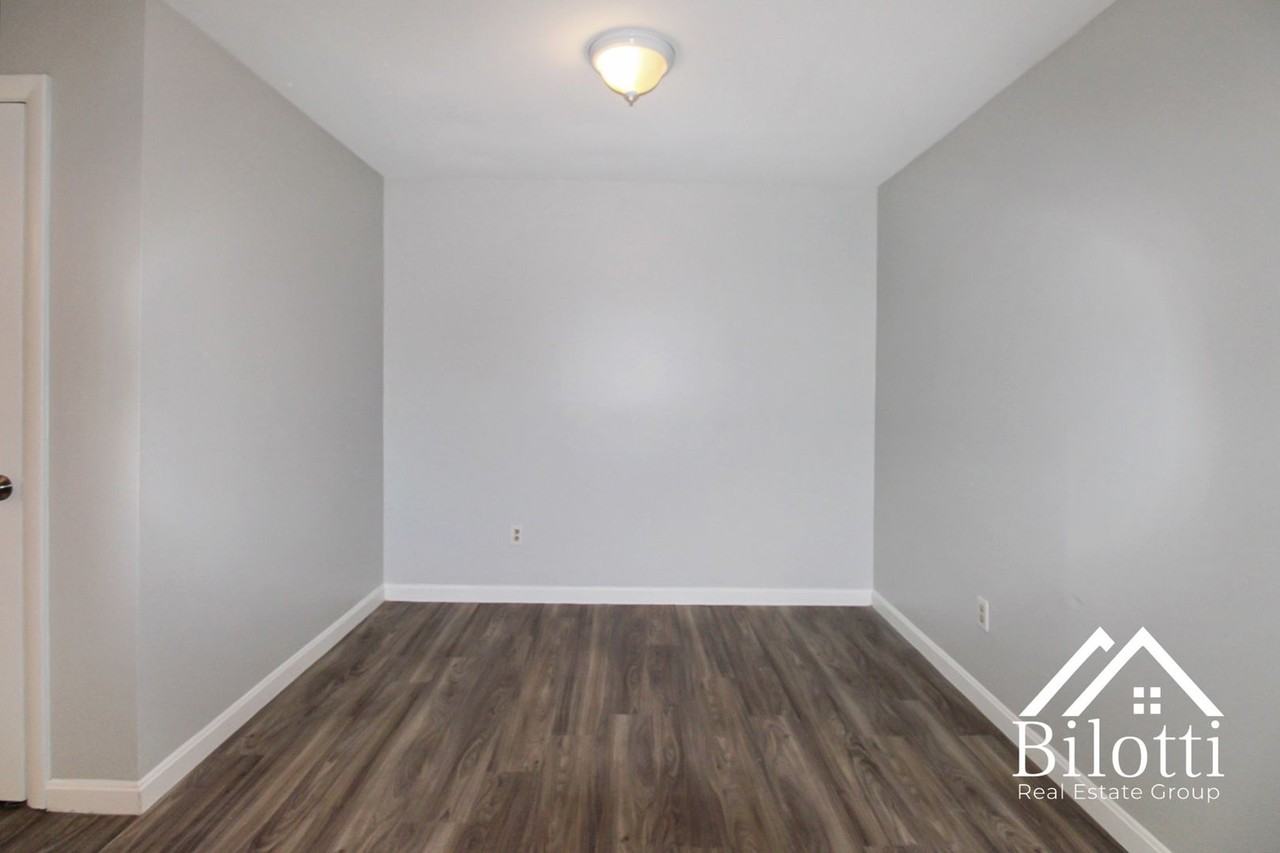 170 Pawtucket Avenue - Photo 4 of 15