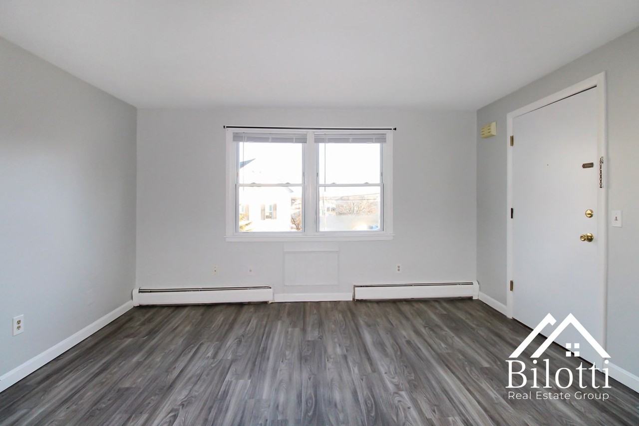 170 Pawtucket Avenue - Photo 5 of 15