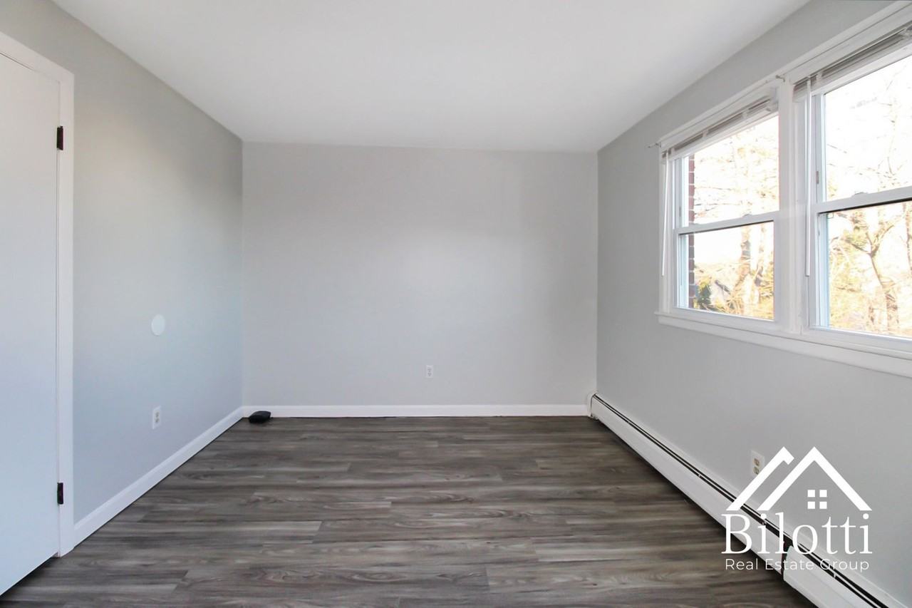 170 Pawtucket Avenue - Photo 7 of 15