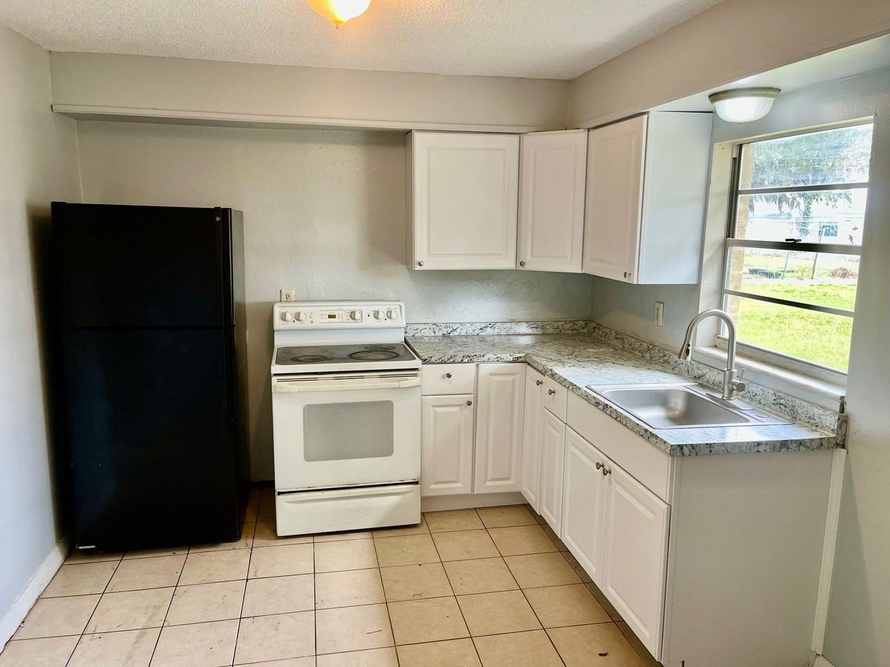 39500 Lincoln Ave - Photo 3 of 7