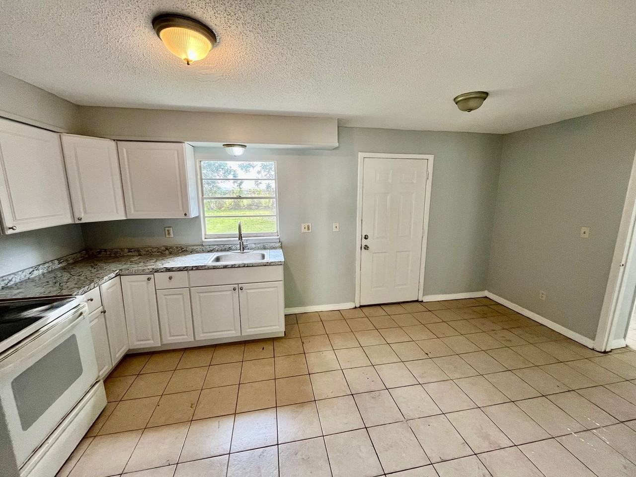 39500 Lincoln Ave - Photo 6 of 7