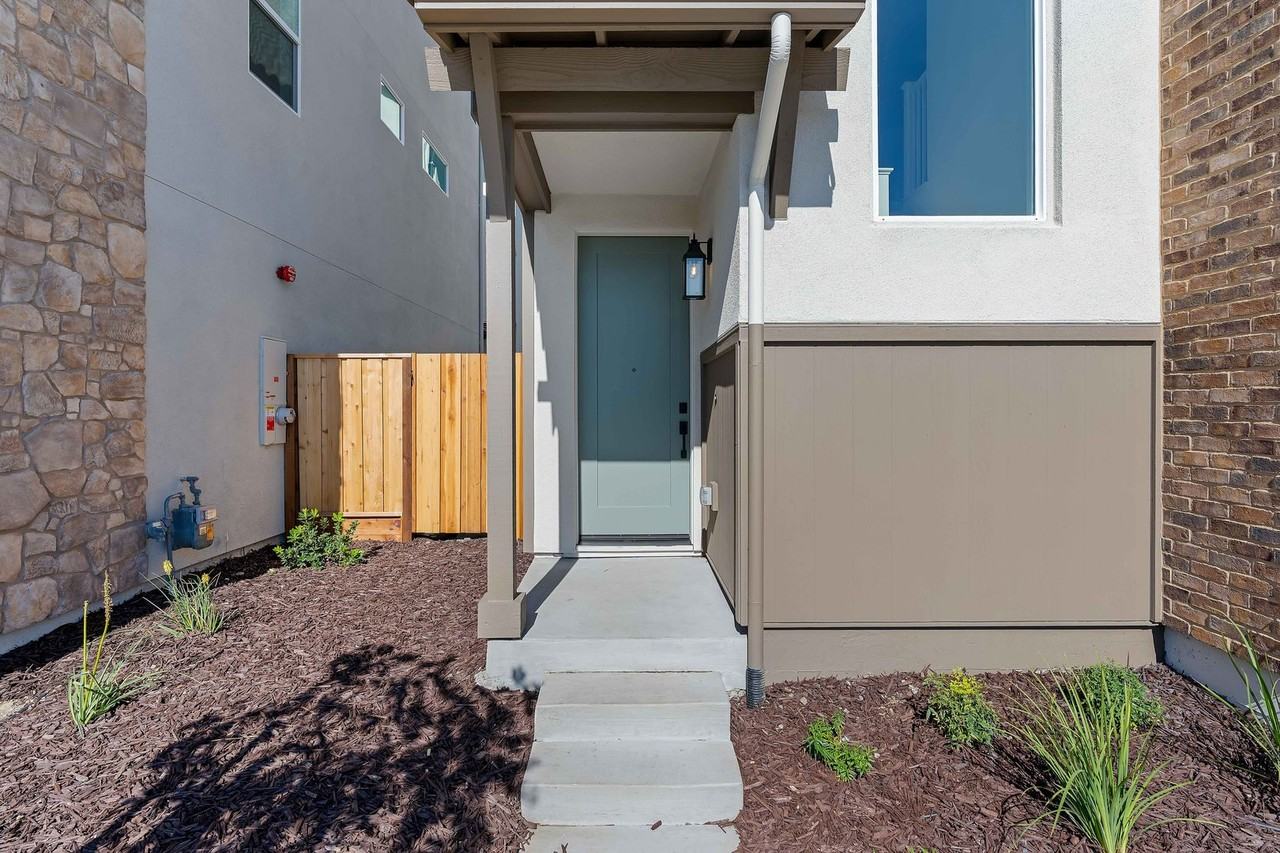 103 103 Coral Bell Dr - Photo 2 of 48