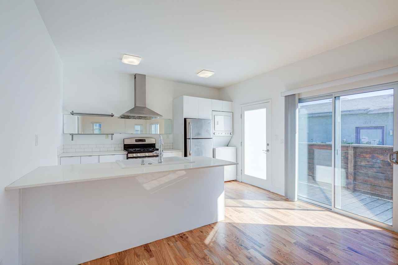 3216 Bellevue Ave - Photo 7 of 34