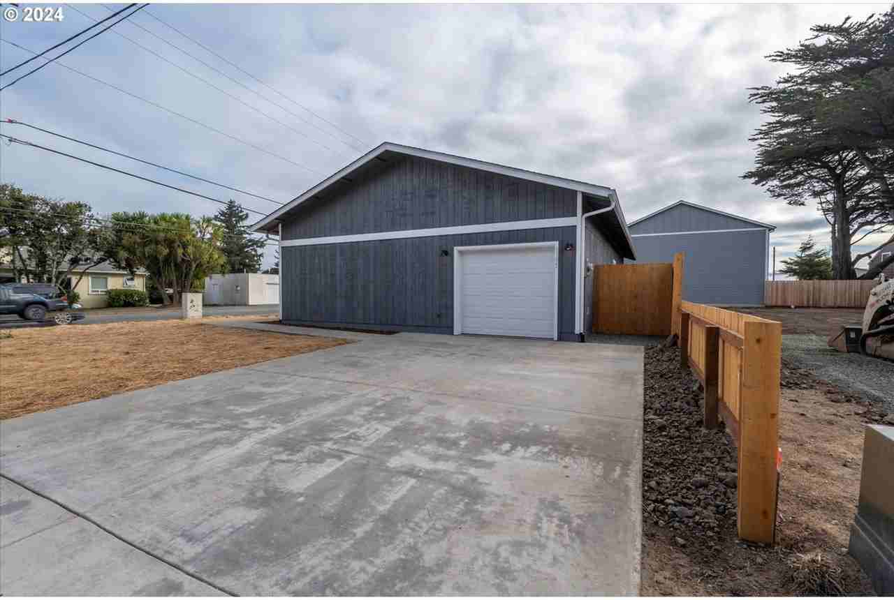 1105 Baltimore Ave Se - Photo 3 of 31