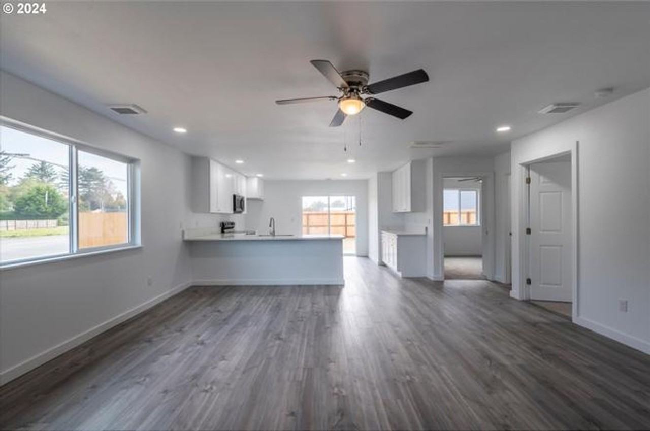 1105 Baltimore Ave Se - Photo 5 of 31