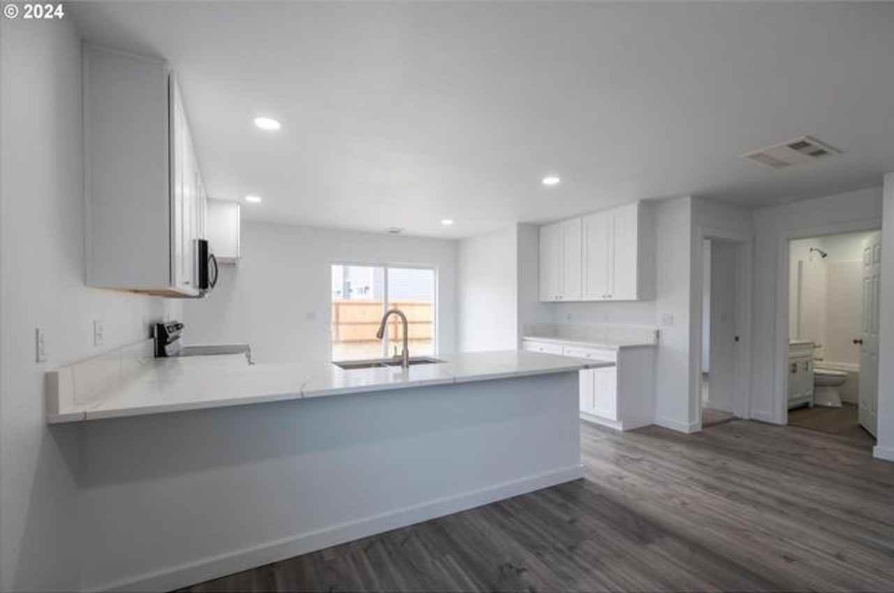 1105 Baltimore Ave Se - Photo 7 of 31