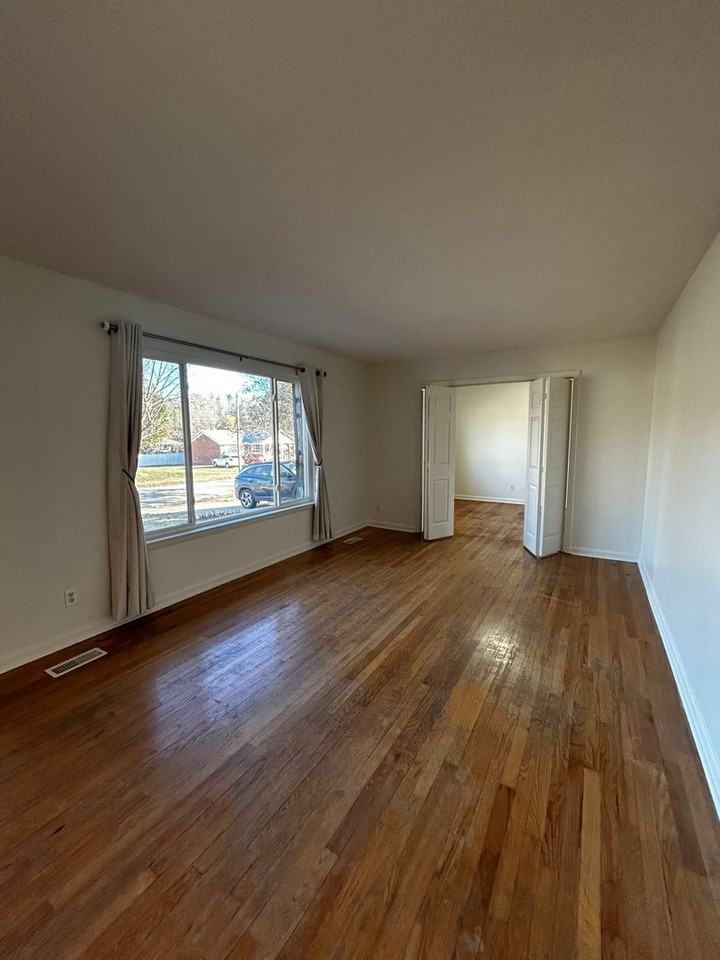 1212 Helena Dr - Photo 3 of 37