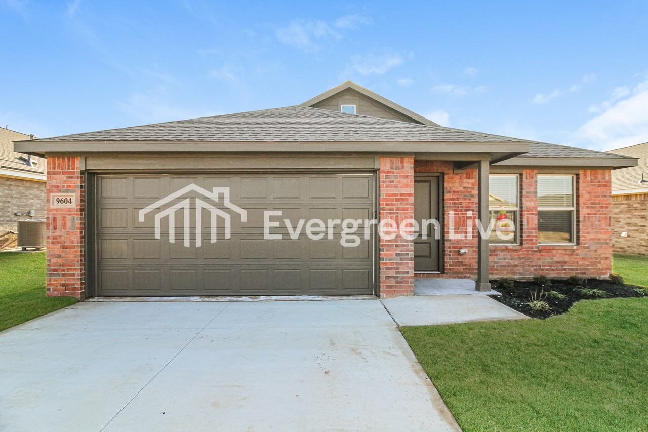 9604 Nw 125th Ter - Photo 2 of 17