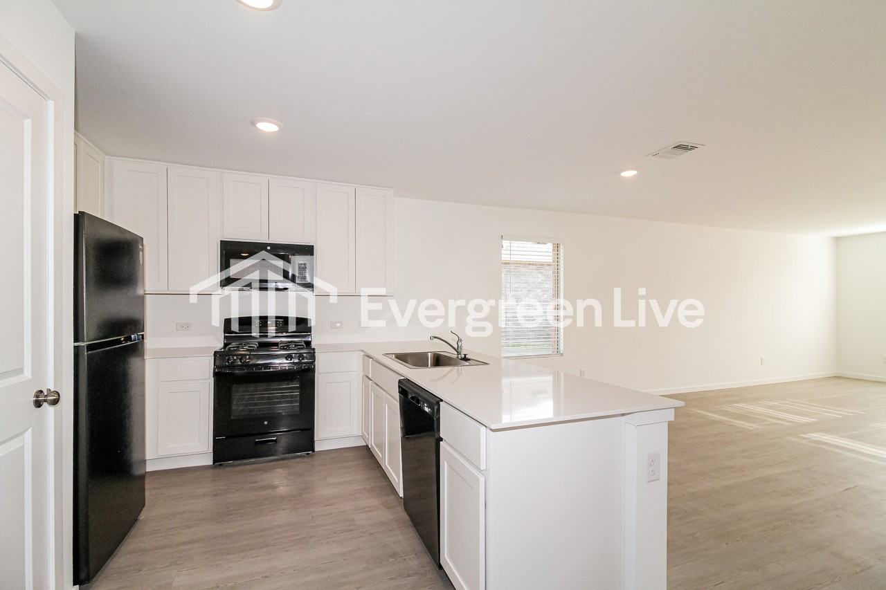 9604 Nw 125th Ter - Photo 5 of 17