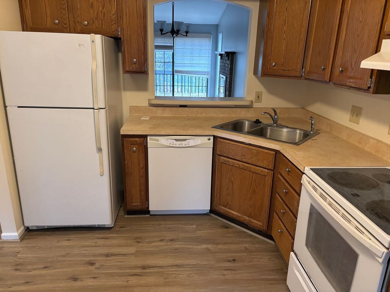 1399 Suncrest Dr Ne - Photo 3 of 17