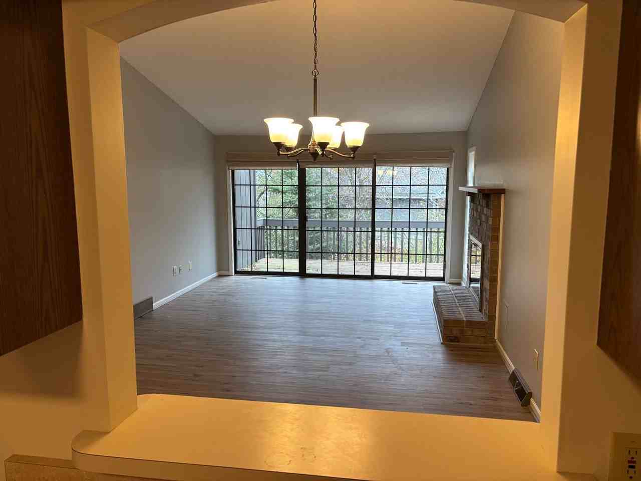 1399 Suncrest Dr Ne - Photo 5 of 17