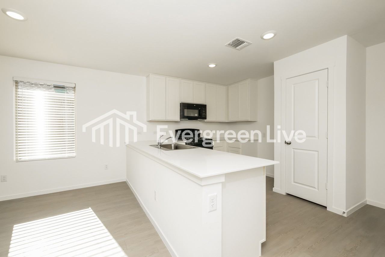 12532 Huntington Ridge Way - Photo 5 of 17