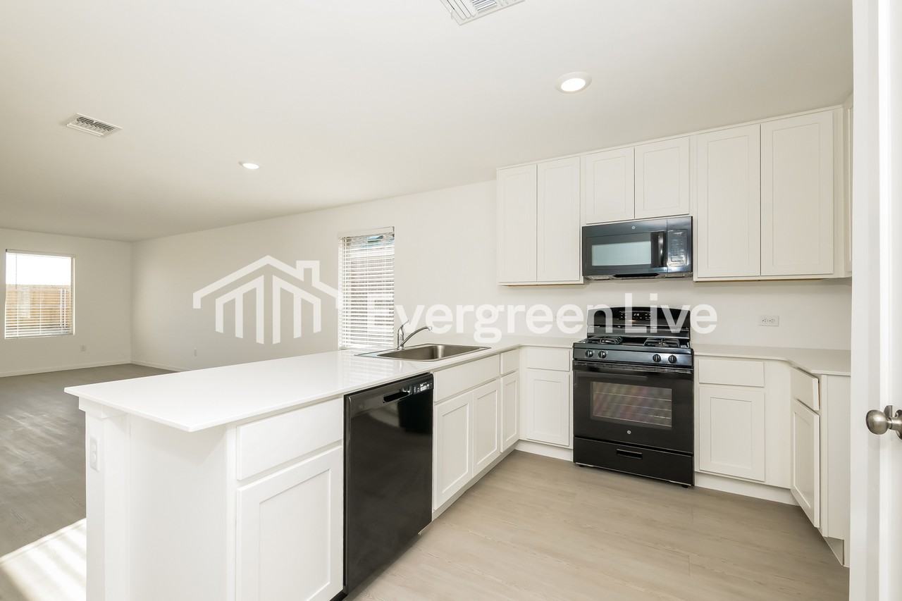 12532 Huntington Ridge Way - Photo 6 of 17