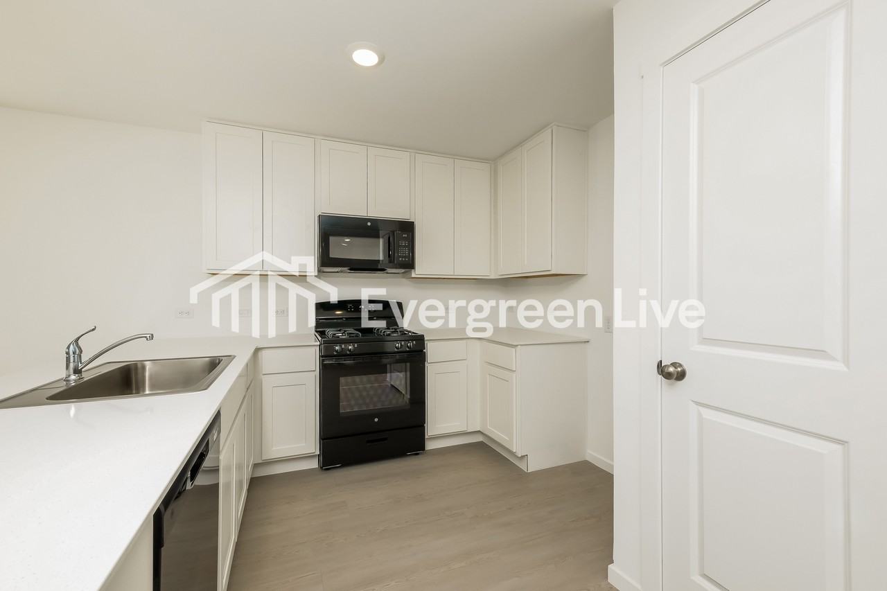 12532 Huntington Ridge Way - Photo 7 of 17