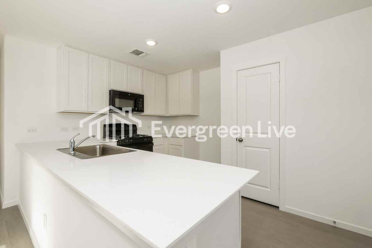 12528 Huntington Ridge Way - Photo 5 of 17