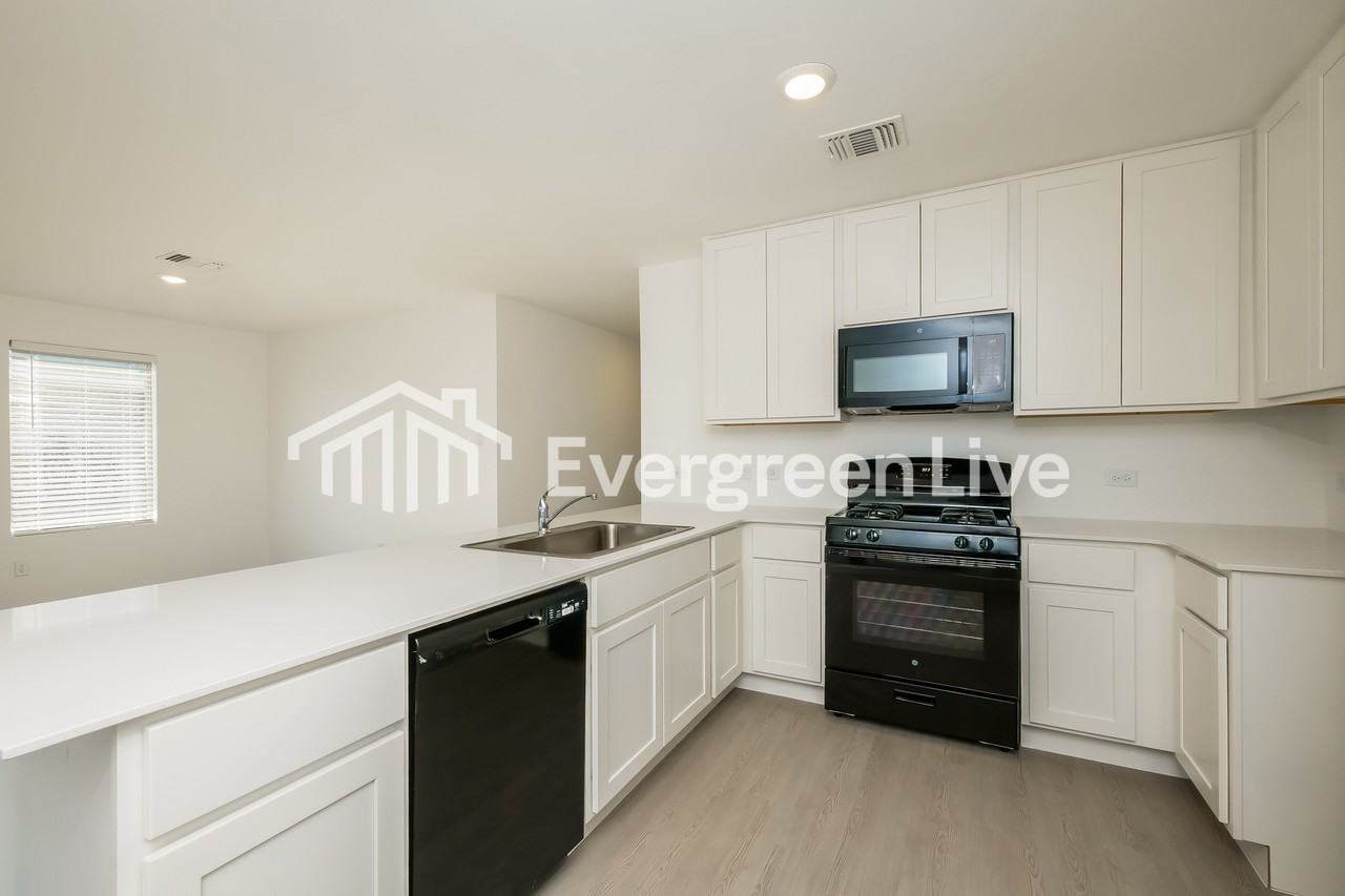 12528 Huntington Ridge Way - Photo 7 of 17