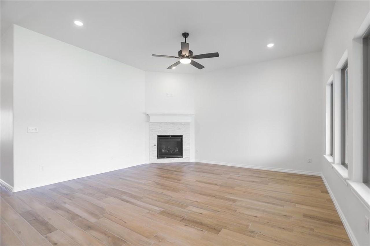 8201 Mountain Oak Dr - Photo 3 of 28