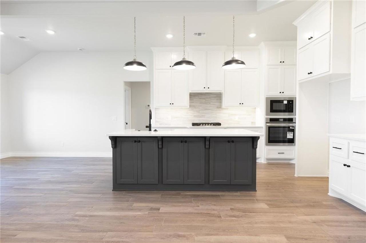 8233 Mountain Oak Dr - Photo 4 of 28