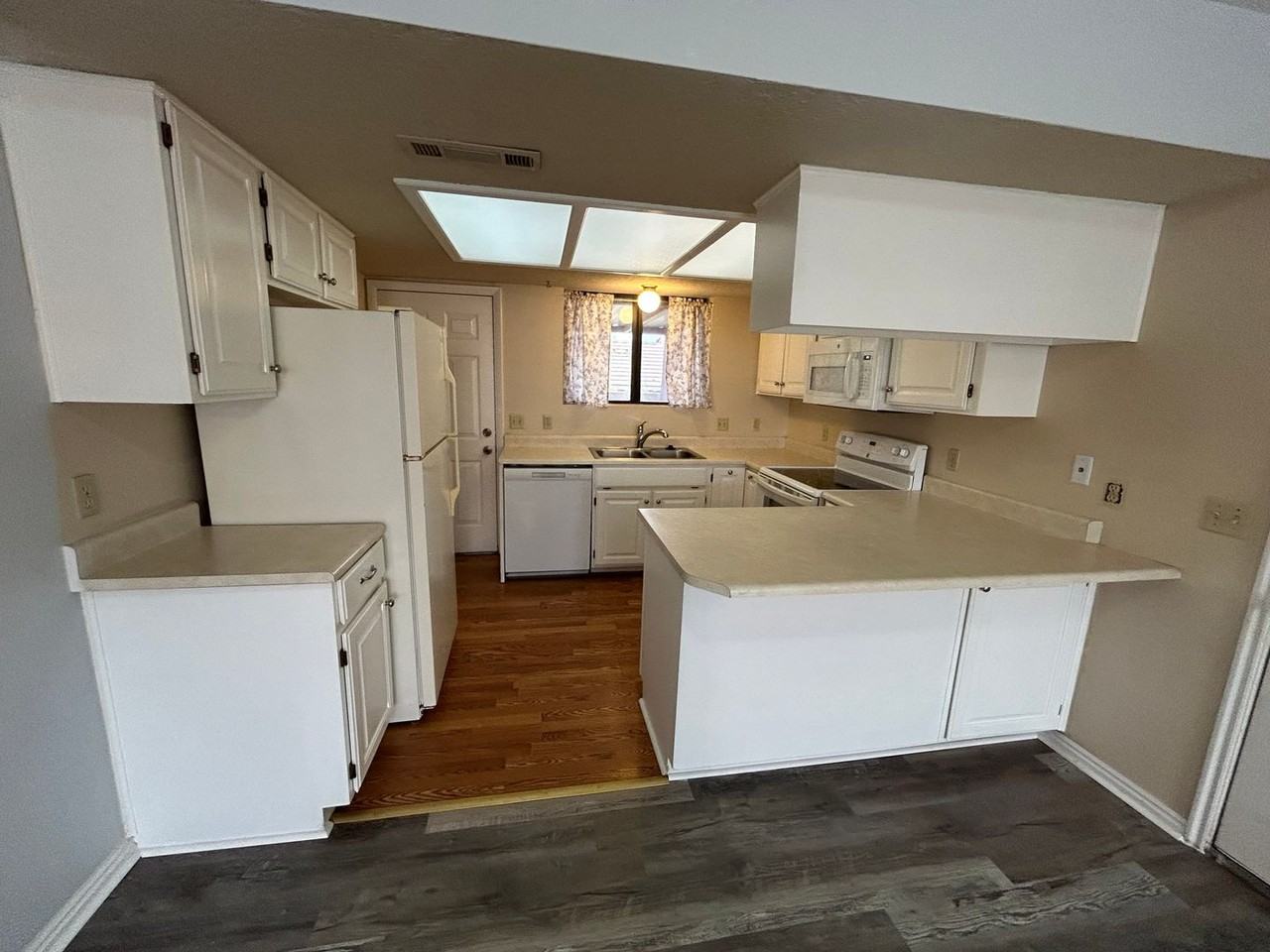 1075 1075 S 1400 W - Photo 4 of 20