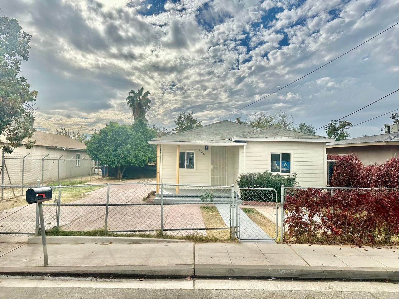 426 Vineyard Ave - Photo 3 of 16