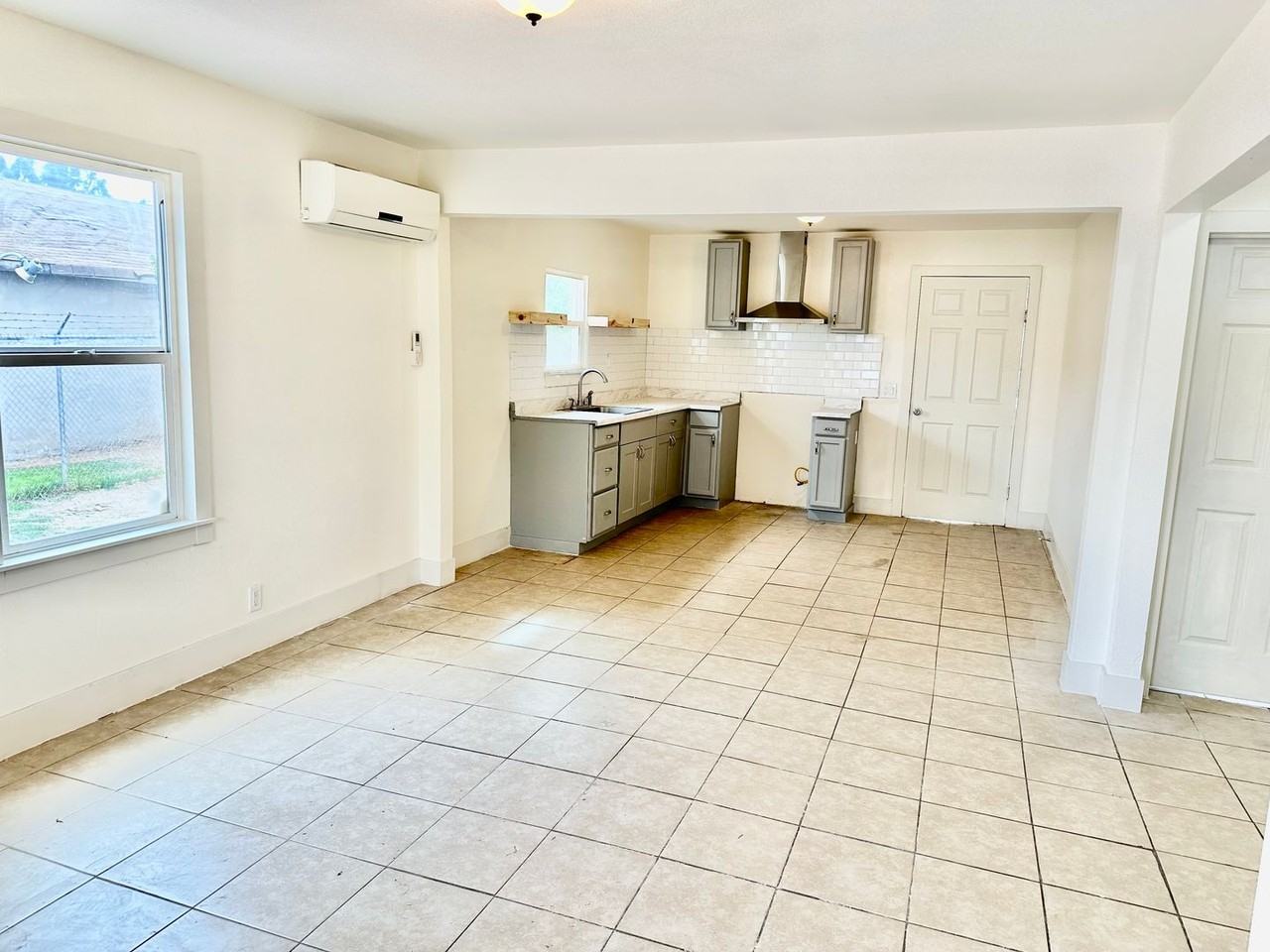 426 Vineyard Ave - Photo 6 of 16