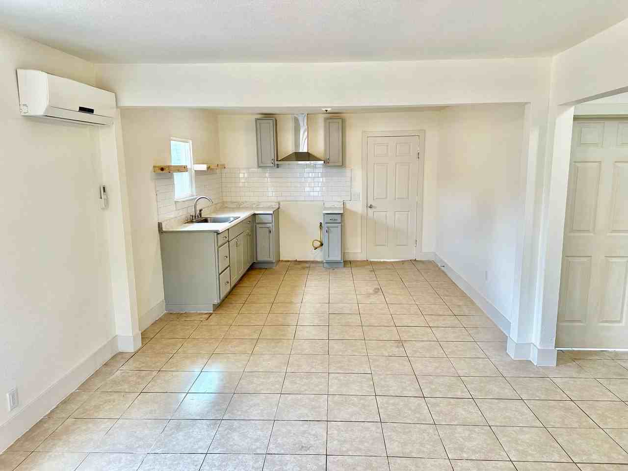 426 Vineyard Ave - Photo 7 of 16
