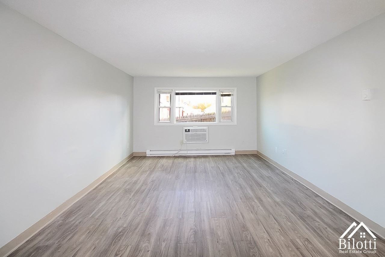 1086 South Broadway - Photo 3 of 15