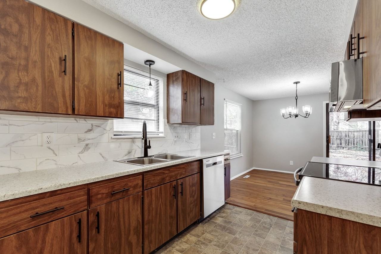 6138 Edinburg St - Photo 4 of 18