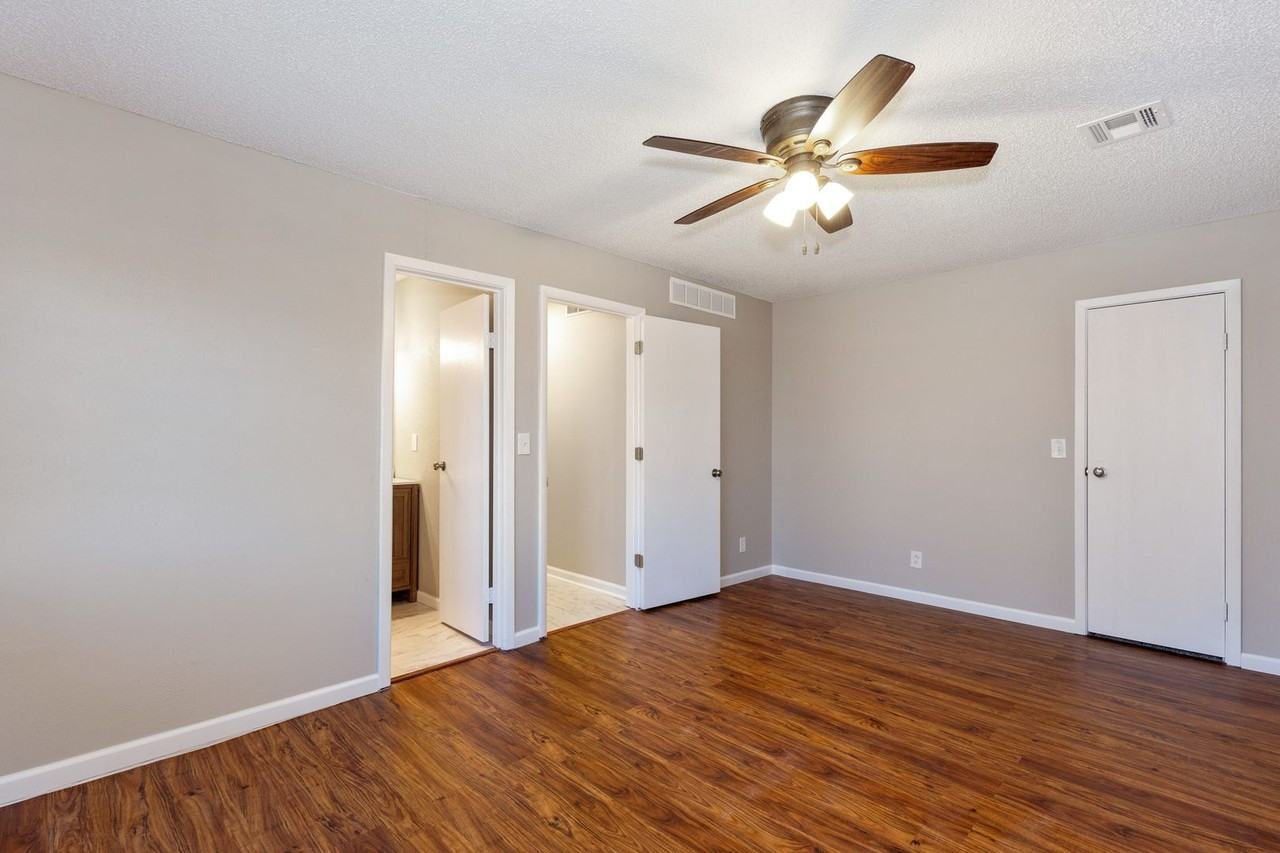 6138 Edinburg St - Photo 6 of 18