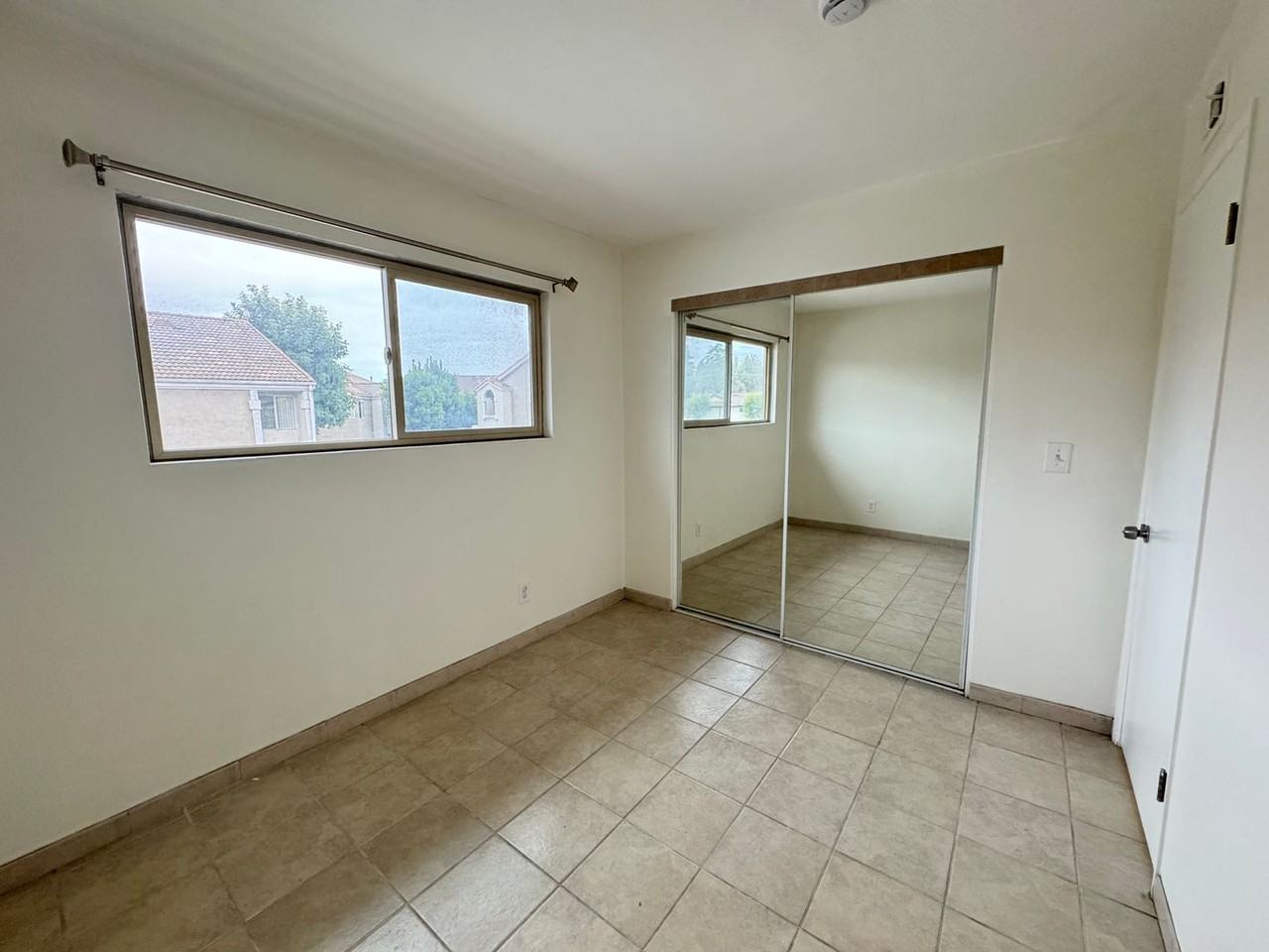 Kenyon Dr - Photo 7 of 12