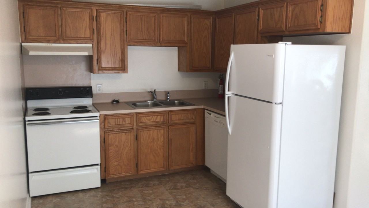 1010 Lexington Circle - Photo 3 of 11