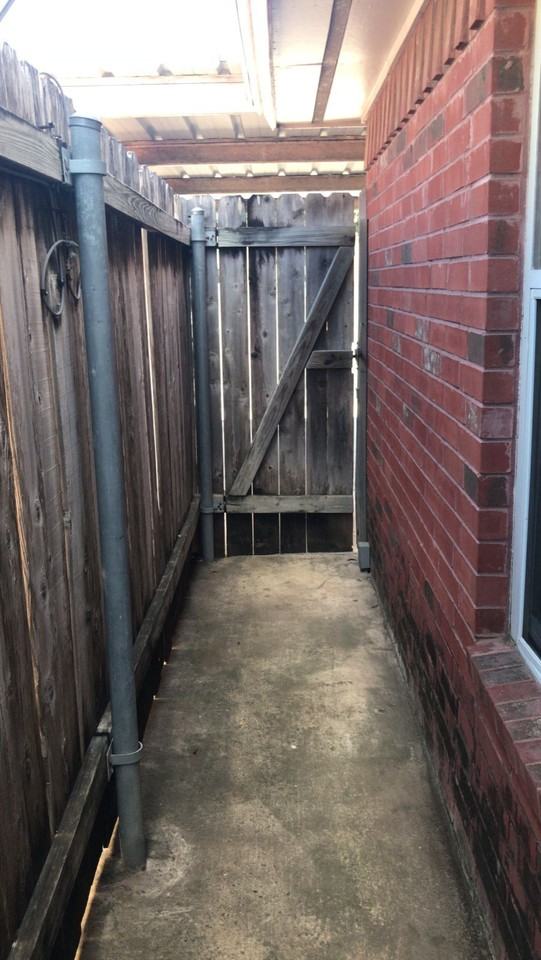 1010 Lexington Circle - Photo 4 of 11